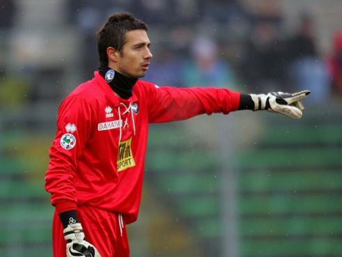 8人紧缩 8人紧缩